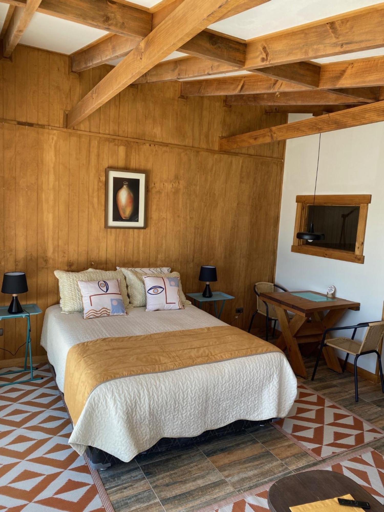 De La Ochi Hotel *
